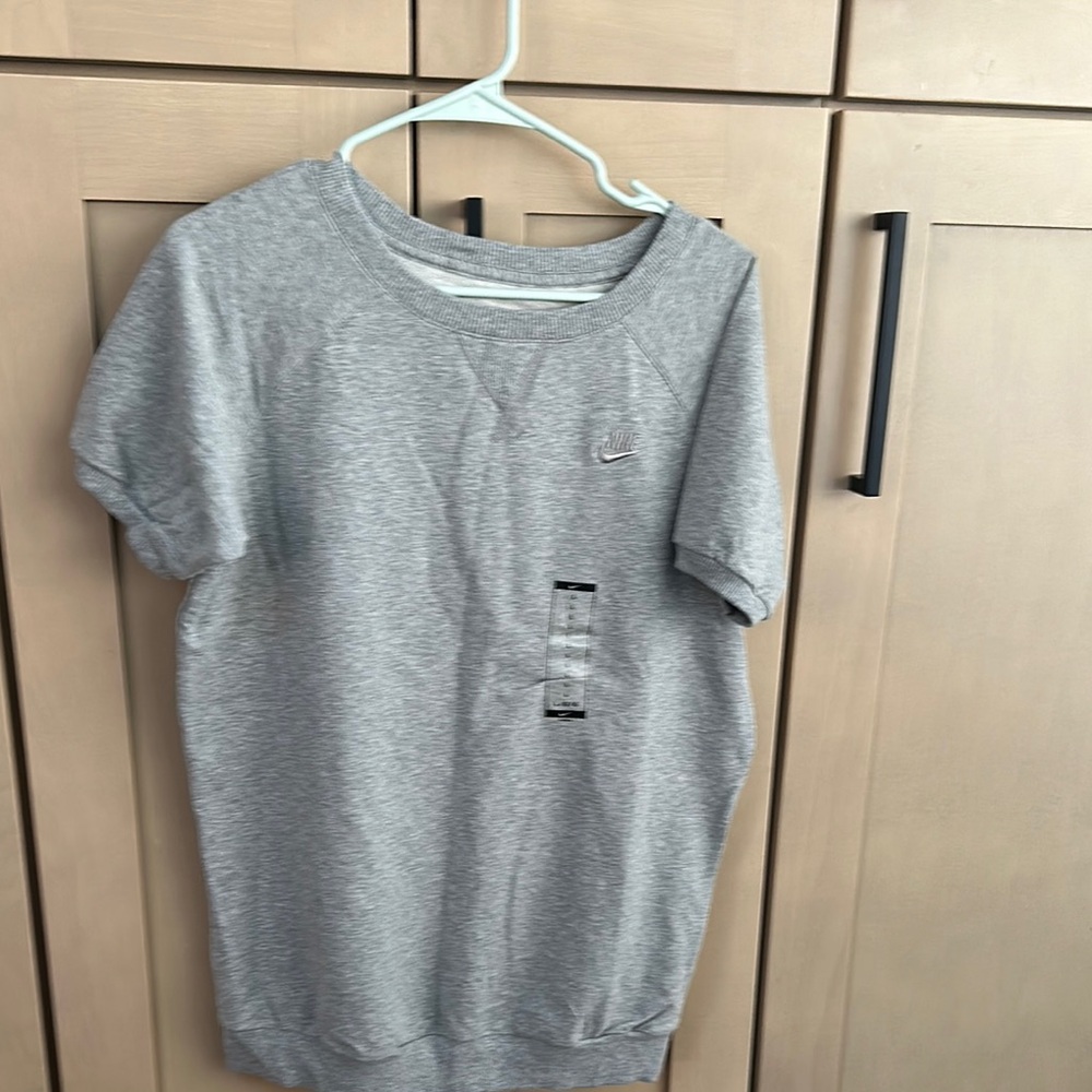 Nike Gray Short Sleeve Sweatshirt